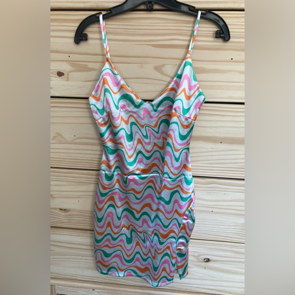 Size M - Picture 2 of 3